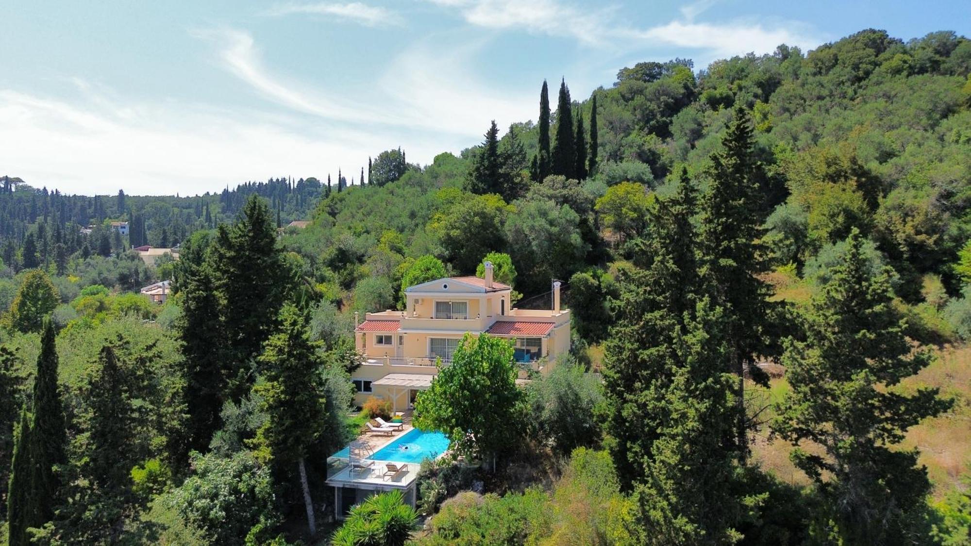 Villa Fioraki *